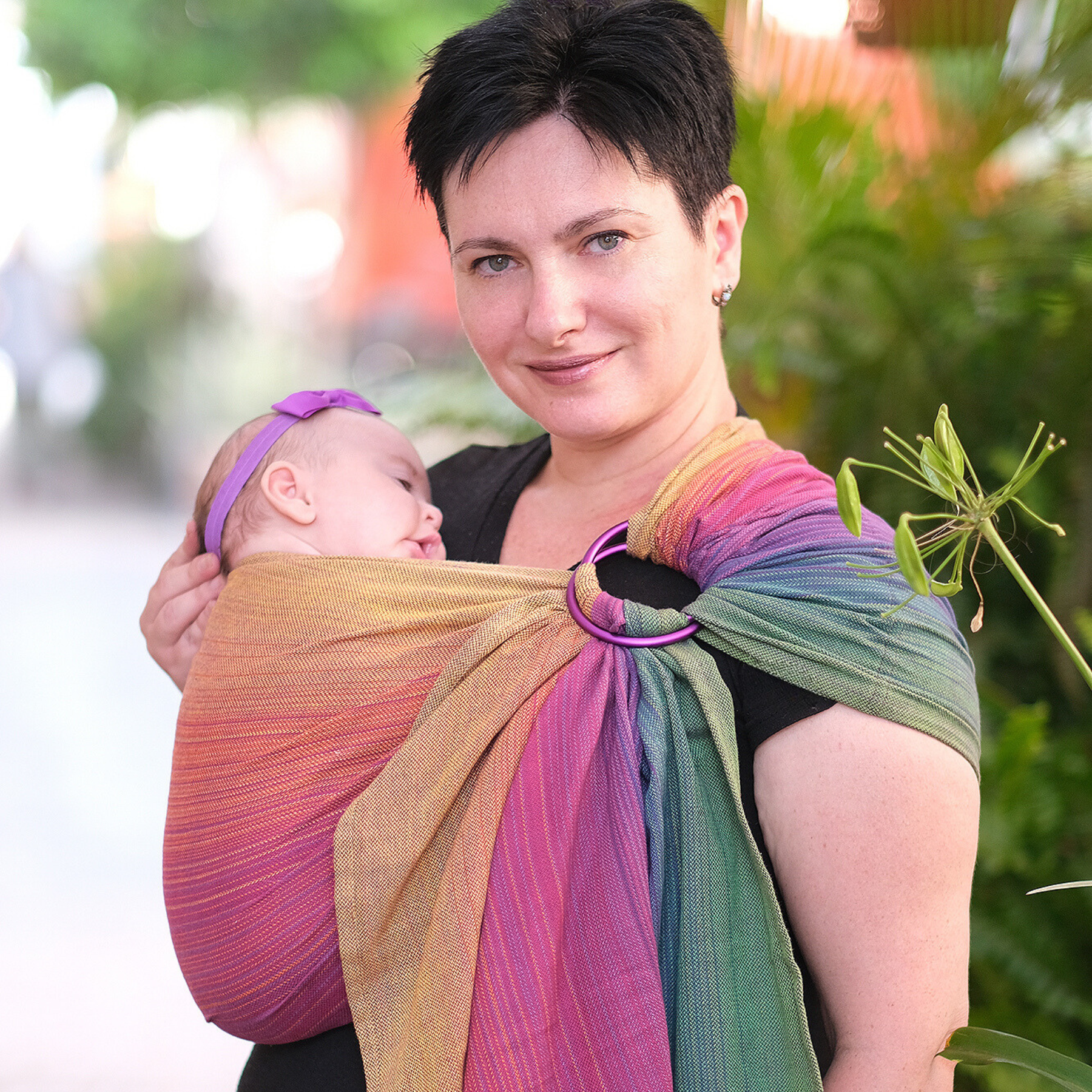 Ringsling Paradise by Risaroo von Girasol. Lila Ringe auf farbenfrohem Stoff